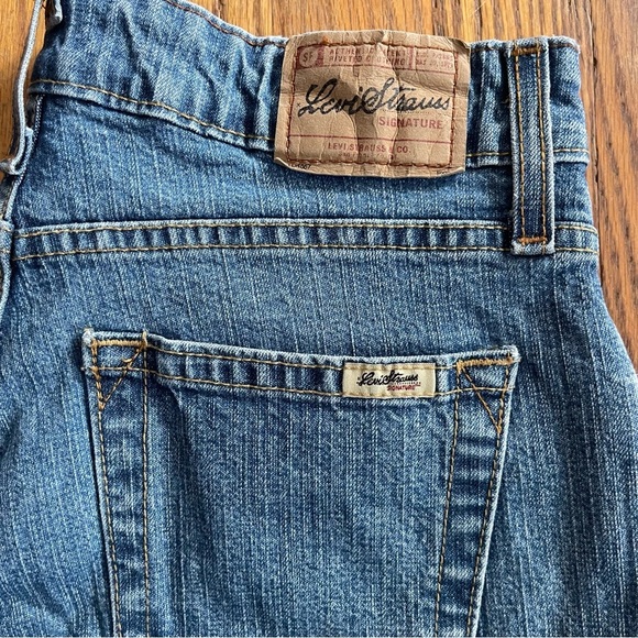 Signature by Levi Strauss Mid Rise Straight Jeans – Women’s Misses Size 6 - Picture 2 of 9